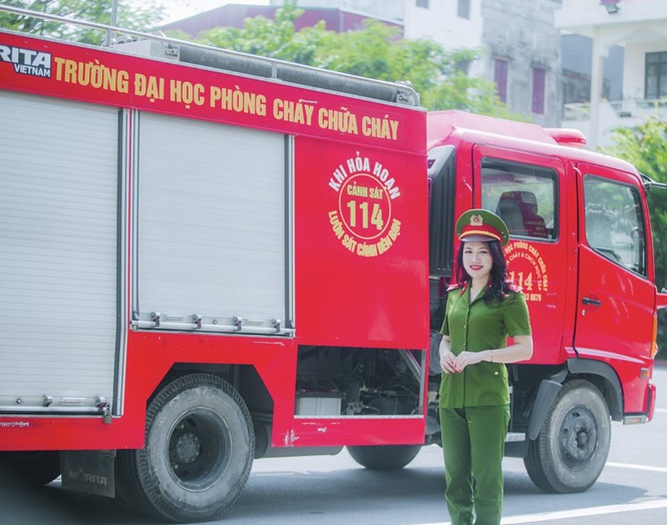 Nữ thủ khoa ĐH Phòng cháy Chữa cháy được kết nạp Đảng trên giảng đường - 4 Nữ thủ khoa ĐH Phòng cháy Chữa cháy được kết nạp Đảng trên giảng đường - 4