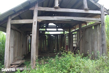 Hơn một nửa người dân bỏ làng, để lại nhà hoang nơi "miền đất hứa"