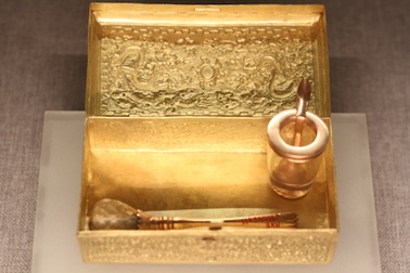 Những cổ vật "ăn trầu" đắt giá 