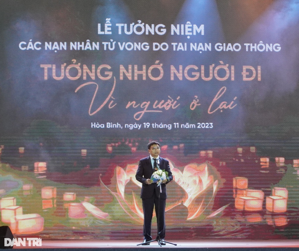 Phút tưởng niệm đồng bào mất vì tai nạn giao thông tại Việt Nam - 2 Phút tưởng niệm đồng bào mất vì tai nạn giao thông tại Việt Nam - 2