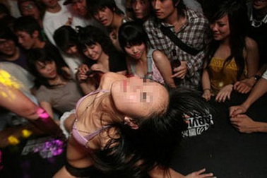 Thiếu gia tỉnh lẻ vung tiền khoe đẳng cấp 