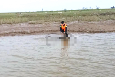 Liên tiếp phát hiện 3 thi thể trôi dạt ở Hà Tĩnh