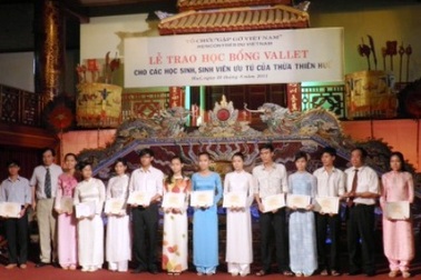 TT-Huế: 200 HS, SV nghèo học giỏi nhận học bổng Odon Vallet 