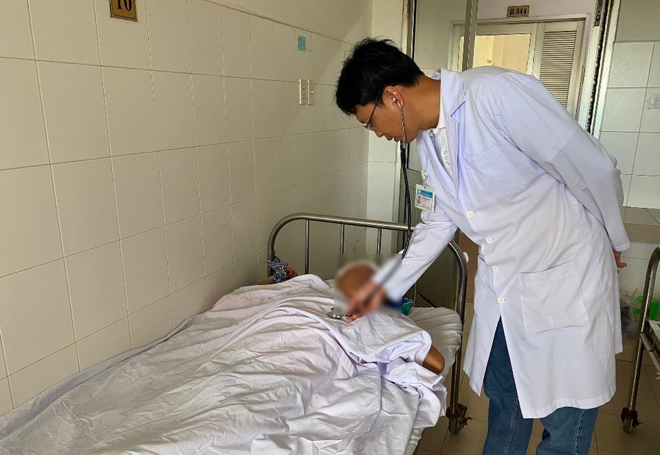 Cứu sống nam thanh niên bị muỗng uống nước đâm vào mắt xuyên qua sọ - 2 Cứu sống nam thanh niên bị muỗng uống nước đâm vào mắt xuyên qua sọ - 2