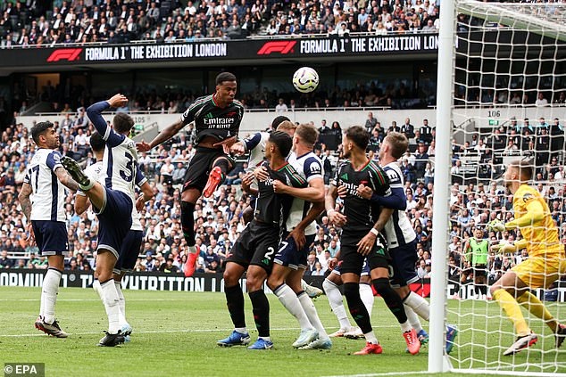 Tranh cãi nảy lửa về bàn thắng giúp Arsenal đánh bại Tottenham - 3