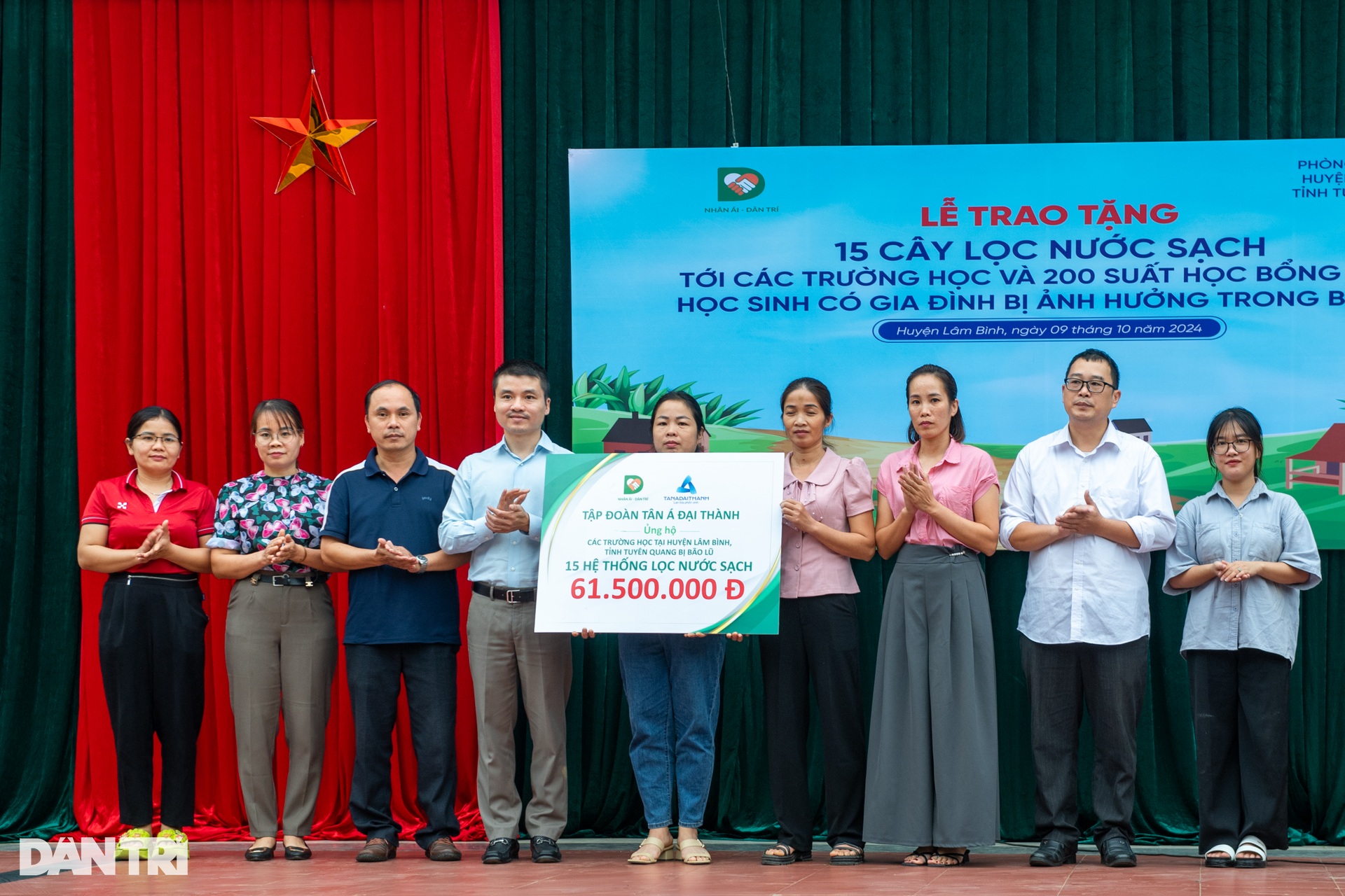 Trao những phần quà đặc biệt tới 200 học sinh và các trường tại Tuyên Quang - 5 Trao những phần quà đặc biệt tới 200 học sinh và các trường tại Tuyên Quang - 5