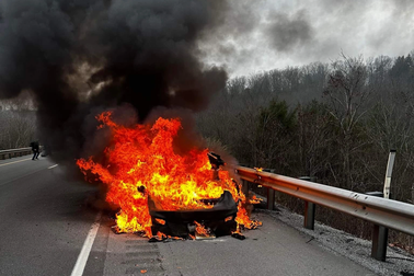 Vì sao xe điện nhiều nguy cơ cháy và khó dập lửa?