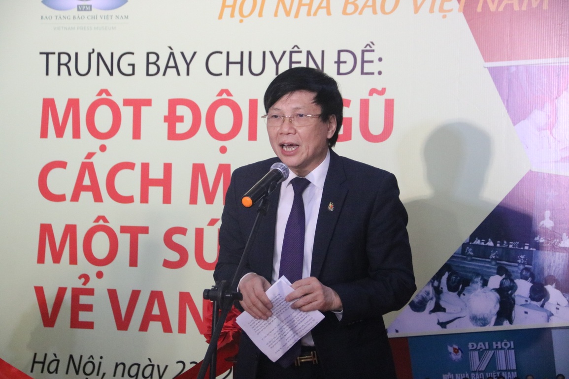 Nhìn lại quá trình lịch sử vẻ vang của báo chí cách mạng Việt Nam - 3 Nhìn lại quá trình lịch sử vẻ vang của báo chí cách mạng Việt Nam - 3