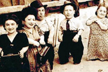 Chuyện lạ về một gia đình người lùn Do Thái