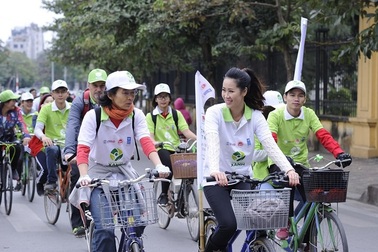 Hoa hậu Dương Thùy Linh cùng đạp xe vì Việt Nam xanh