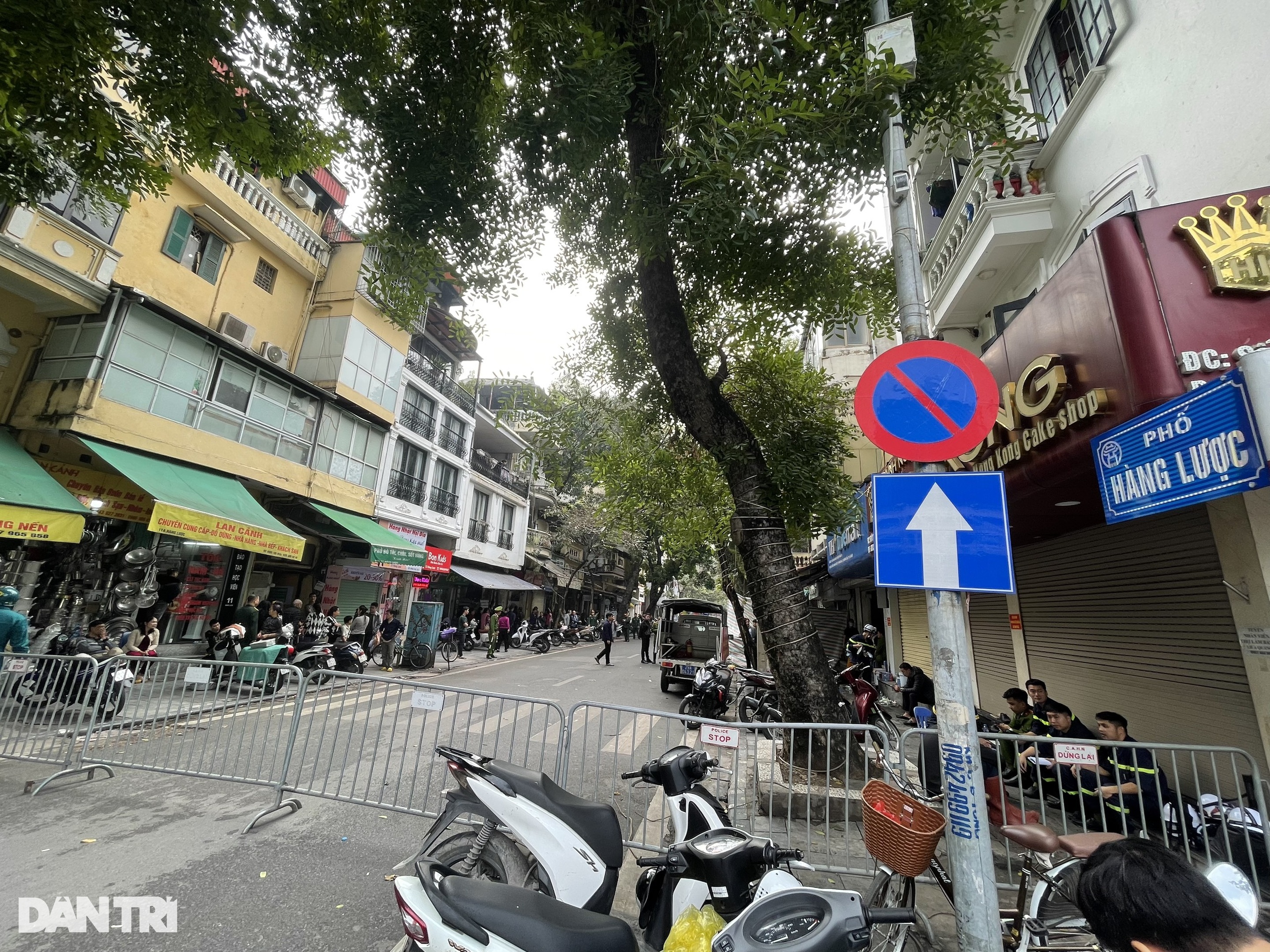Vụ cháy trên phố cổ: Nhà nhiều lối thoát hiểm nhưng 4 người vẫn tử vong - 7 Vụ cháy trên phố cổ: Nhà nhiều lối thoát hiểm nhưng 4 người vẫn tử vong - 7