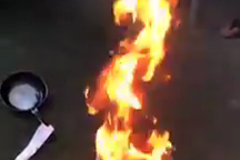 Nước giếng bốc cháy ngùn ngụt khi châm lửa