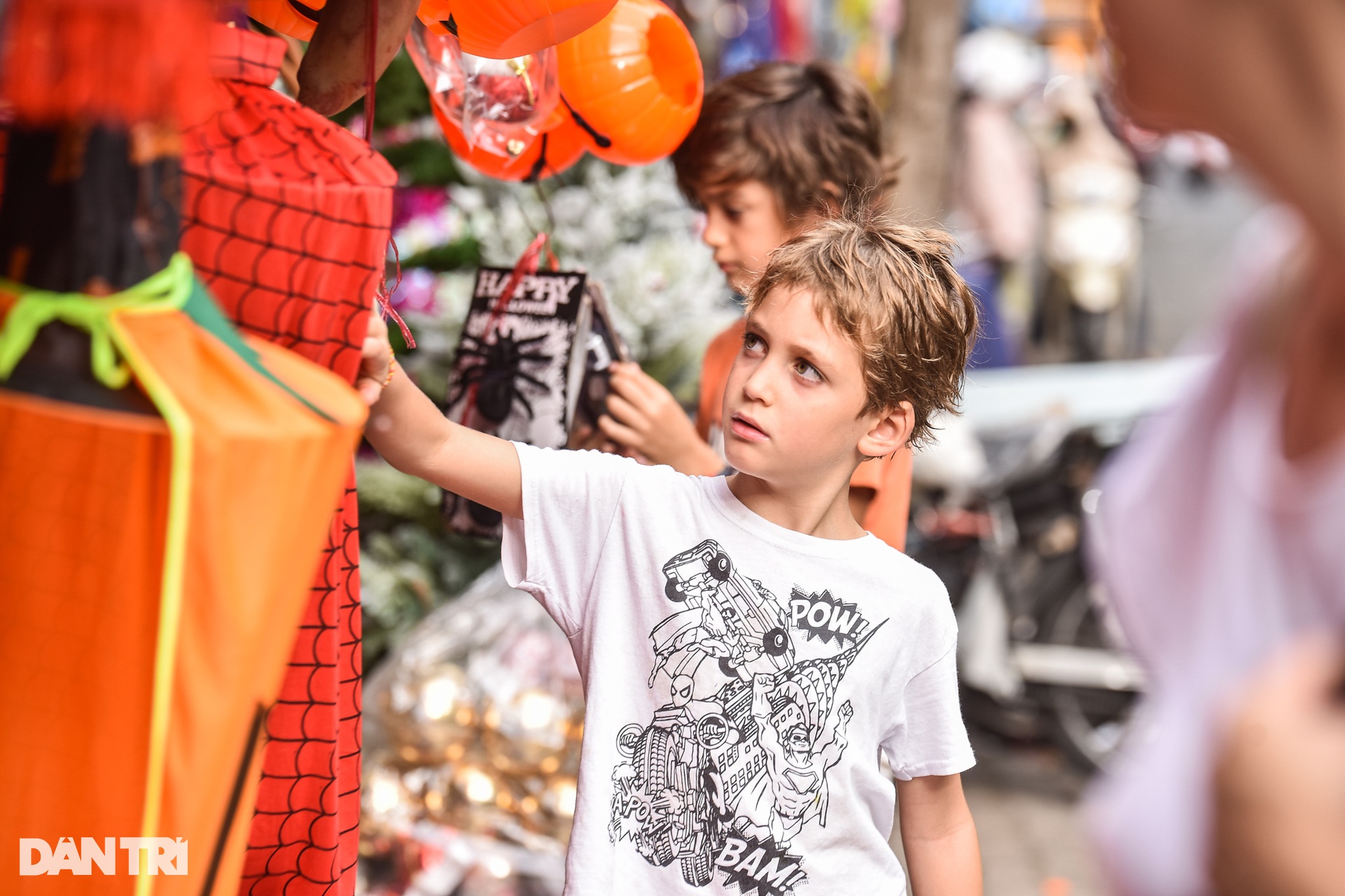 Không khí Halloween ngập tràn đường phố TPHCM - 9 Không khí Halloween ngập tràn đường phố TPHCM - 9