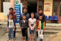 Trao trả về gia đình 5 trẻ lang thang ăn xin đường phố