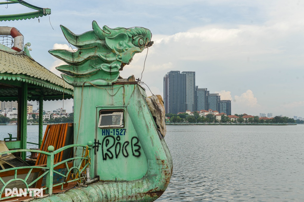 Tháo dỡ du thuyền cuối cùng ra khỏi hồ Tây - 6 Tháo dỡ du thuyền cuối cùng ra khỏi hồ Tây - 6
