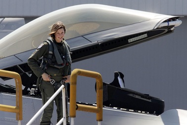 Những "bóng hồng" trên buồng lái máy bay chiến đấu