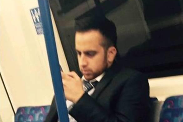 Bị truy nã vì tự sướng trên tàu điện ngầm ở London