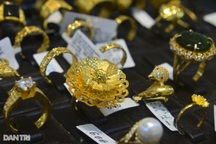 Vàng thế giới đang rẻ hơn vàng SJC gần 18 triệu đồng/lượng