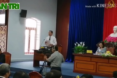 Chánh án TAND tỉnh Bạc Liêu trả lời chất vấn.