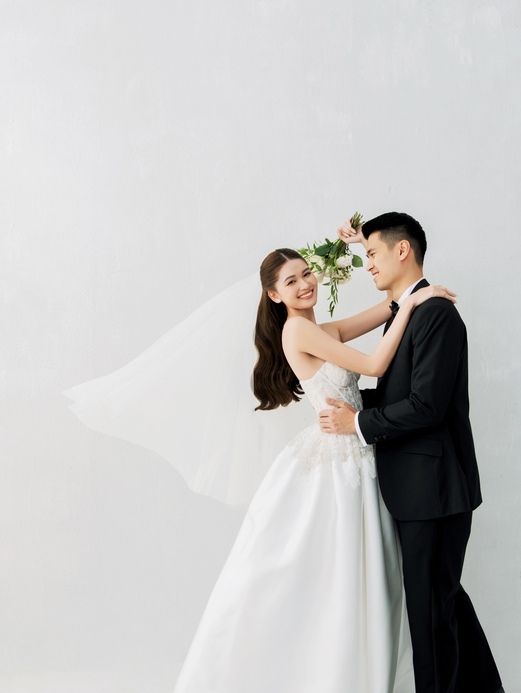 Á hậu Thùy Dung lần đầu công khai chân dung chồng doanh nhân cao 1,83m - 4 Á hậu Thùy Dung lần đầu công khai chân dung chồng doanh nhân cao 1,83m - 4