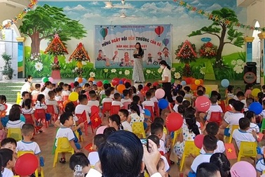 Tạm dừng tựu trường đối với các cấp học vì liên quan đến 2 ca Covid-19