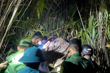 5 tiếng vượt 35km đường rừng đưa sản phụ đi cấp cứu trong đêm