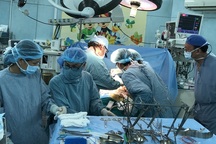 Ông nội hiến gan cứu cháu đích tôn sinh non bị teo đường mật