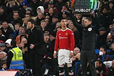 Michael Carrick bác bỏ tin đồn bị HLV Ralf Rangnick chỉ đạo từ xa