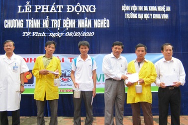 200 suất quà đến với người nghèo bị bệnh