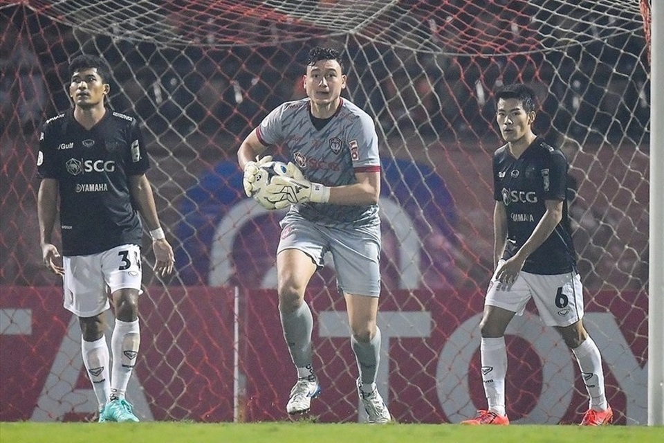 Muangthong United nói gì về tin đồn bán Văn Lâm giá 28 tỷ đồng? - 2 Muangthong United nói gì về tin đồn bán Văn Lâm giá 28 tỷ đồng? - 2