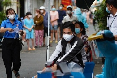 Thủ tướng lệnh xét nghiệm người dân toàn TPHCM khi giãn cách tăng cường