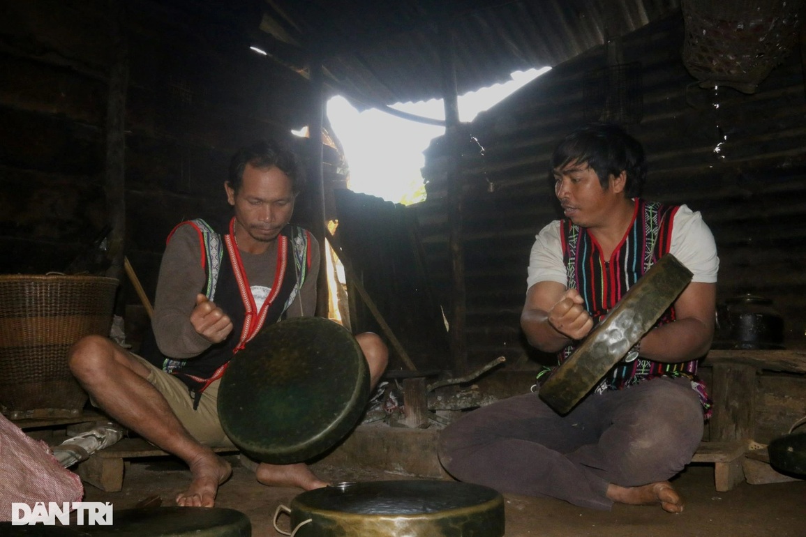 Người MNông mang chiêng đi đánh xứ người - 3 Người MNông mang chiêng đi đánh xứ người - 3