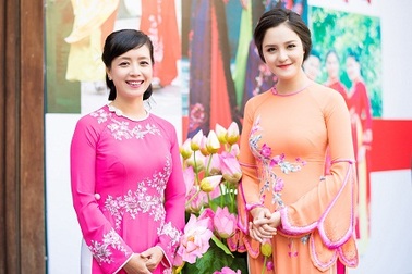 Á hậu Hoàng Anh rạng rỡ bên nữ diễn viên Chiều Xuân đằm thắm