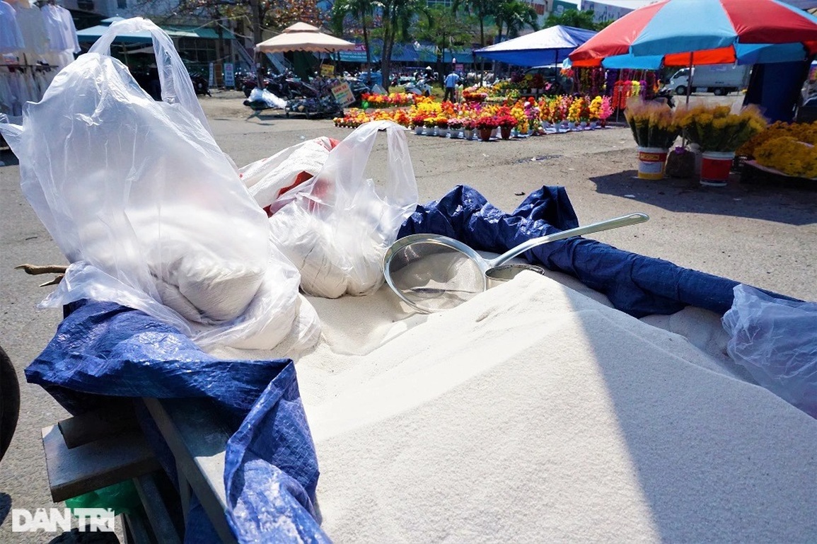 Nghề bán cát thay lư hương lên ngôi dịp Tết - 3 Nghề bán cát thay lư hương lên ngôi dịp Tết - 3