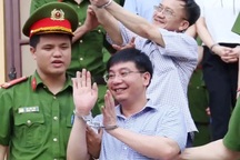 Vụ gian lận điểm thi Hòa Bình: Người chủ mưu lĩnh 8 năm tù