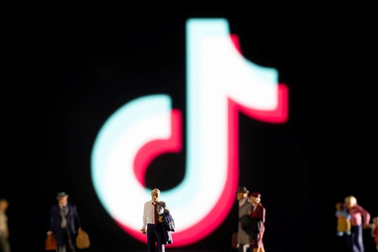 Italy phạt TikTok 11 triệu USD vì nội dung độc hại với người trẻ