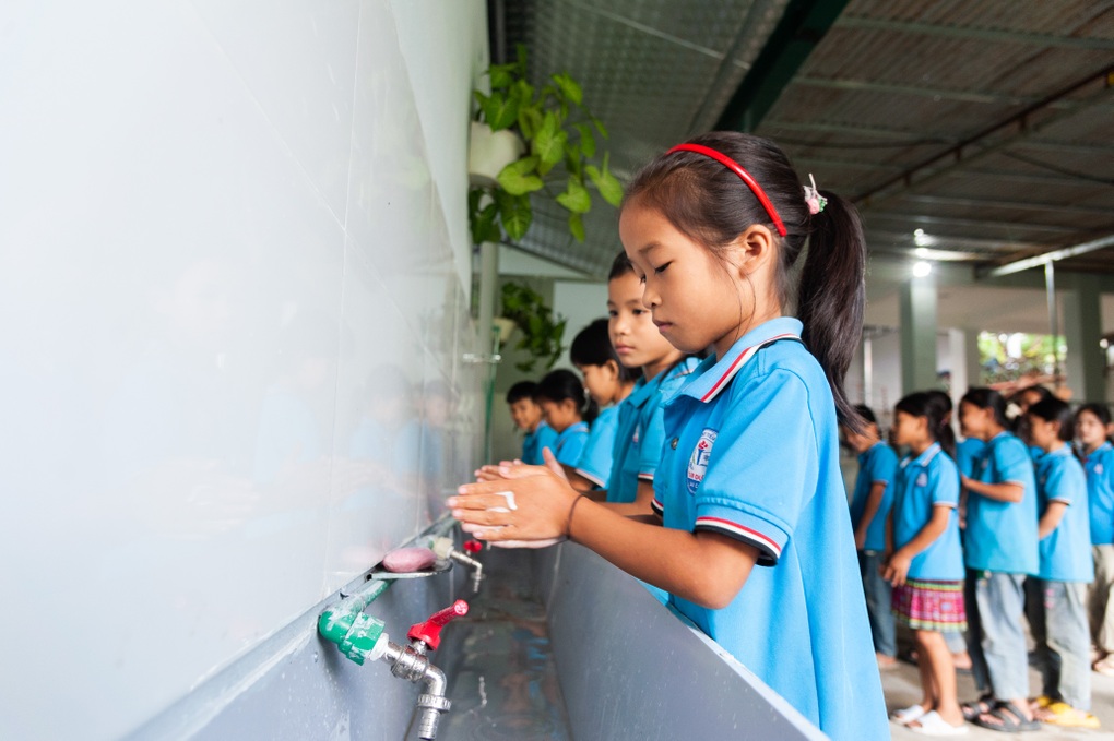 Long Châu và đối tác chung tay mang môi trường học sạch sẽ đến học sinh vùng cao - 3 Long Châu và đối tác chung tay mang môi trường học sạch sẽ đến học sinh vùng cao - 3