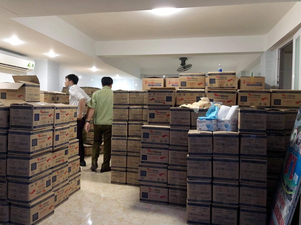 TPHCM: Phát hiện hơn 4 triệu khẩu trang và găng tay kém chất lượng - 1 TPHCM: Phát hiện hơn 4 triệu khẩu trang và găng tay kém chất lượng - 1