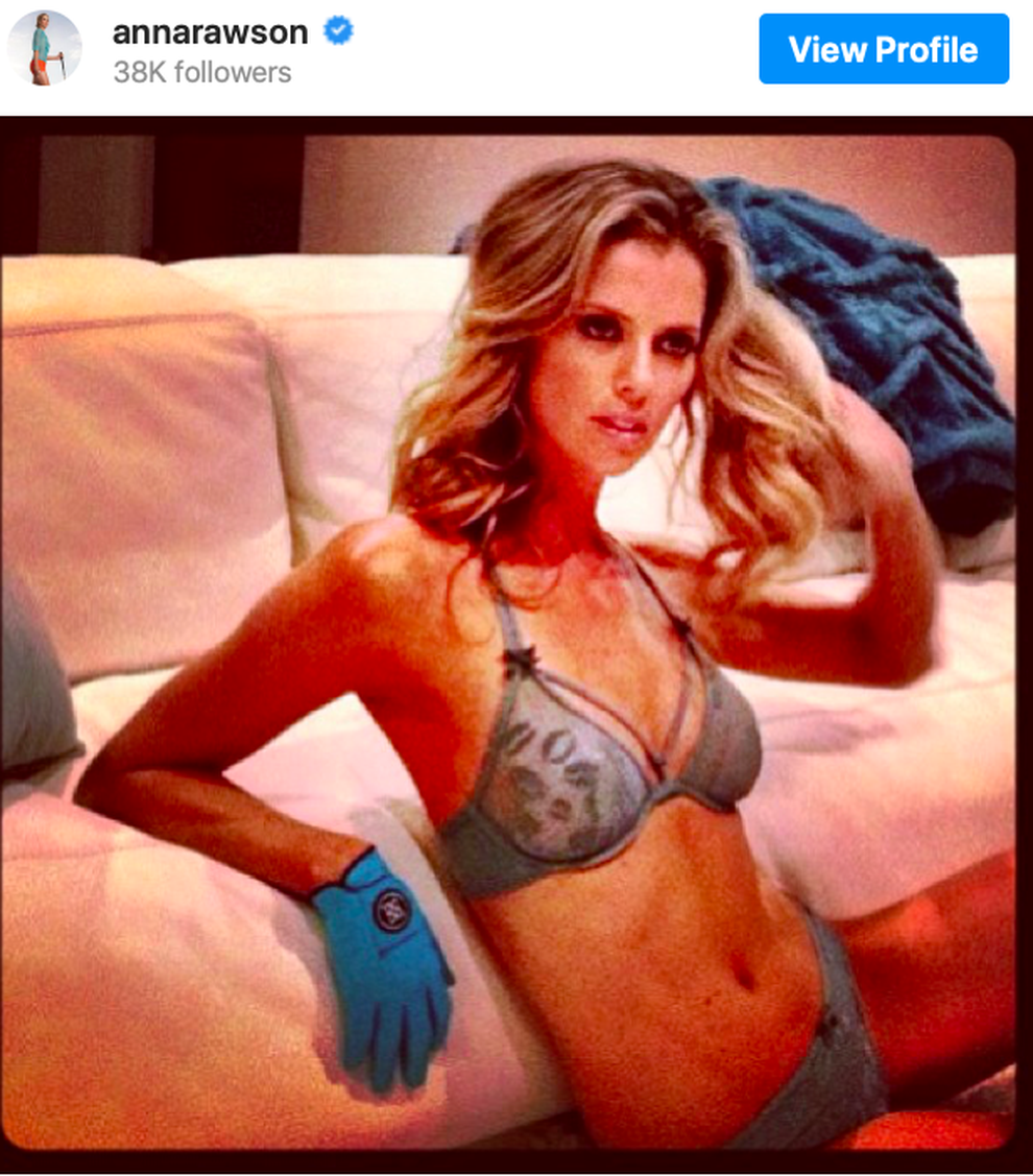 Những bóng hồng thể thao nổi tiếng trên mạng xã hội - 3