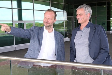 MU loạn vì mâu thuẫn giữa Mourinho và Ban lãnh đạo đội bóng