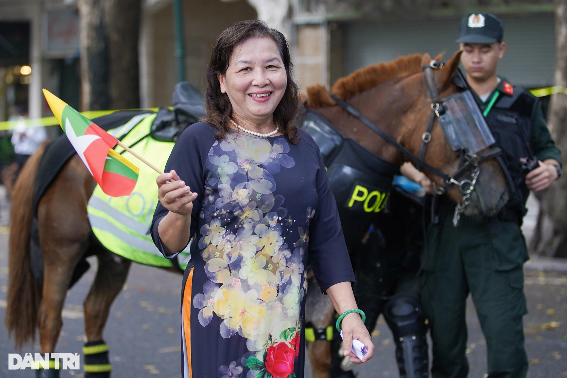 Mãn nhãn hình ảnh CSCĐ Kỵ binh diễu hành quanh phố đi bộ hồ Gươm - 7 Mãn nhãn hình ảnh CSCĐ Kỵ binh diễu hành quanh phố đi bộ hồ Gươm - 7