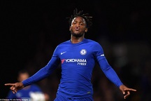 Batshuayi lập hat-trick, Chelsea giành chiến thắng "5 sao"