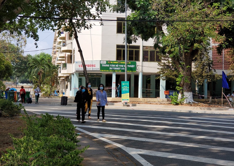 Đại học Quốc gia TPHCM trao tặng 7.000 khẩu trang tại khu cách ly - 2 Đại học Quốc gia TPHCM trao tặng 7.000 khẩu trang tại khu cách ly - 2