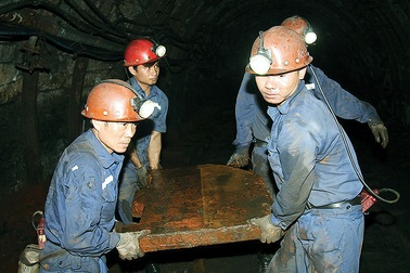 Lương bình quân hơn 11 triệu đồng/tháng, ngành than vẫn khó tuyển quân