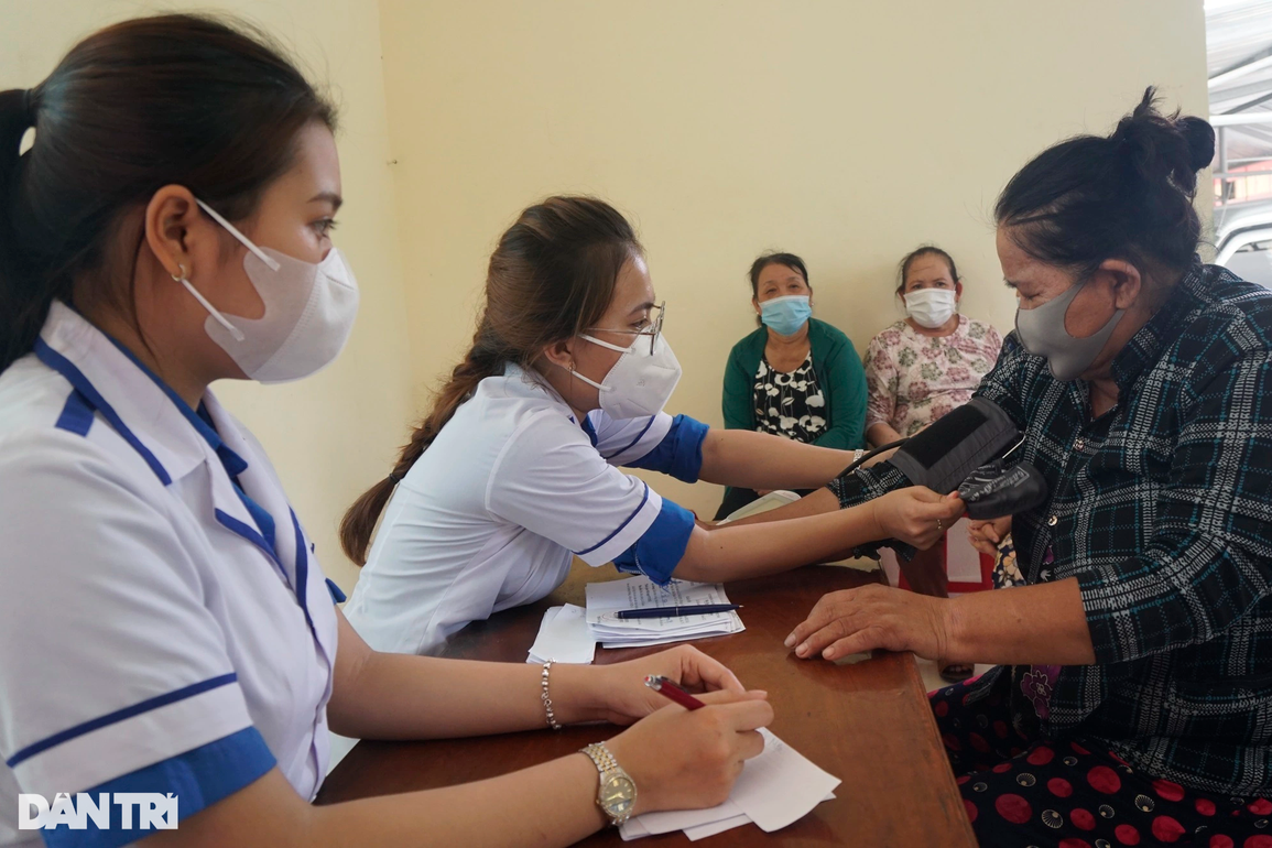 Truyền tình yêu biển, đảo Tổ quốc đến học sinh, sinh viên - 7 Truyền tình yêu biển, đảo Tổ quốc đến học sinh, sinh viên - 7