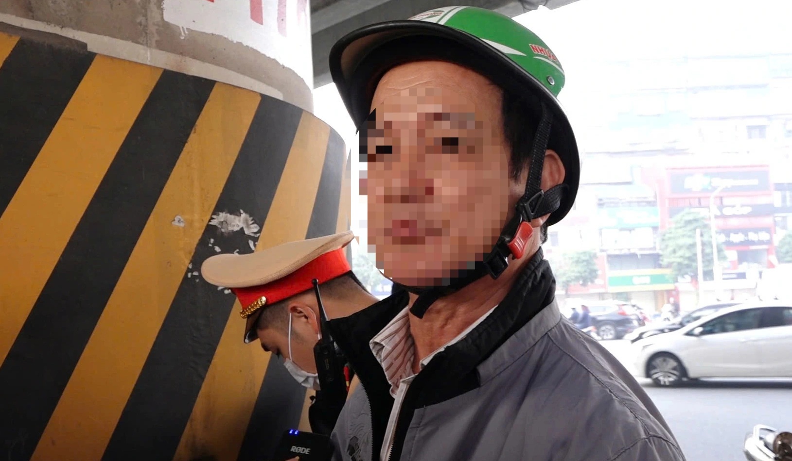 Phạt vượt đèn đỏ 6 triệu đồng, chị em rón rén để không bay tháng lương - 6 Phạt vượt đèn đỏ 6 triệu đồng, chị em rón rén để không bay tháng lương - 6