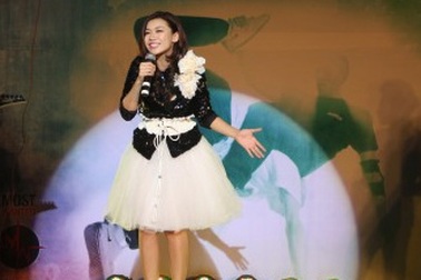 Ca sỹ Cẩm Tú sung cùng hiphop đa phong cách