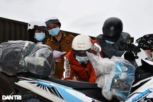 Về quê tránh dịch: Khi hàng chục người phải ở rừng, thiếu thốn đủ thứ