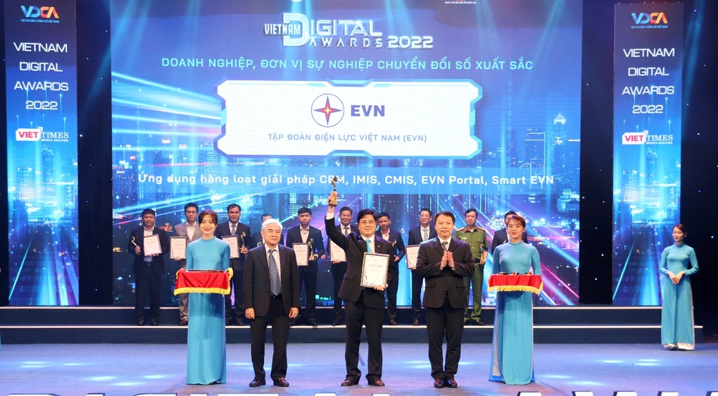 EVN nhận giải Doanh nghiệp chuyển đổi số xuất sắc Việt Nam - 1 EVN nhận giải Doanh nghiệp chuyển đổi số xuất sắc Việt Nam - 1