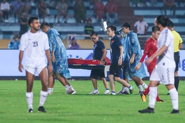 Tuyển thủ Việt Nam đổ máu, nhập viện cấp cứu